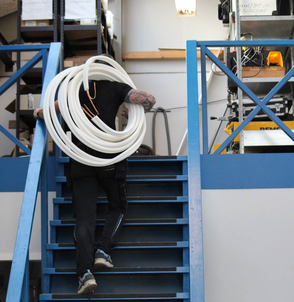 Installatør der arbejder